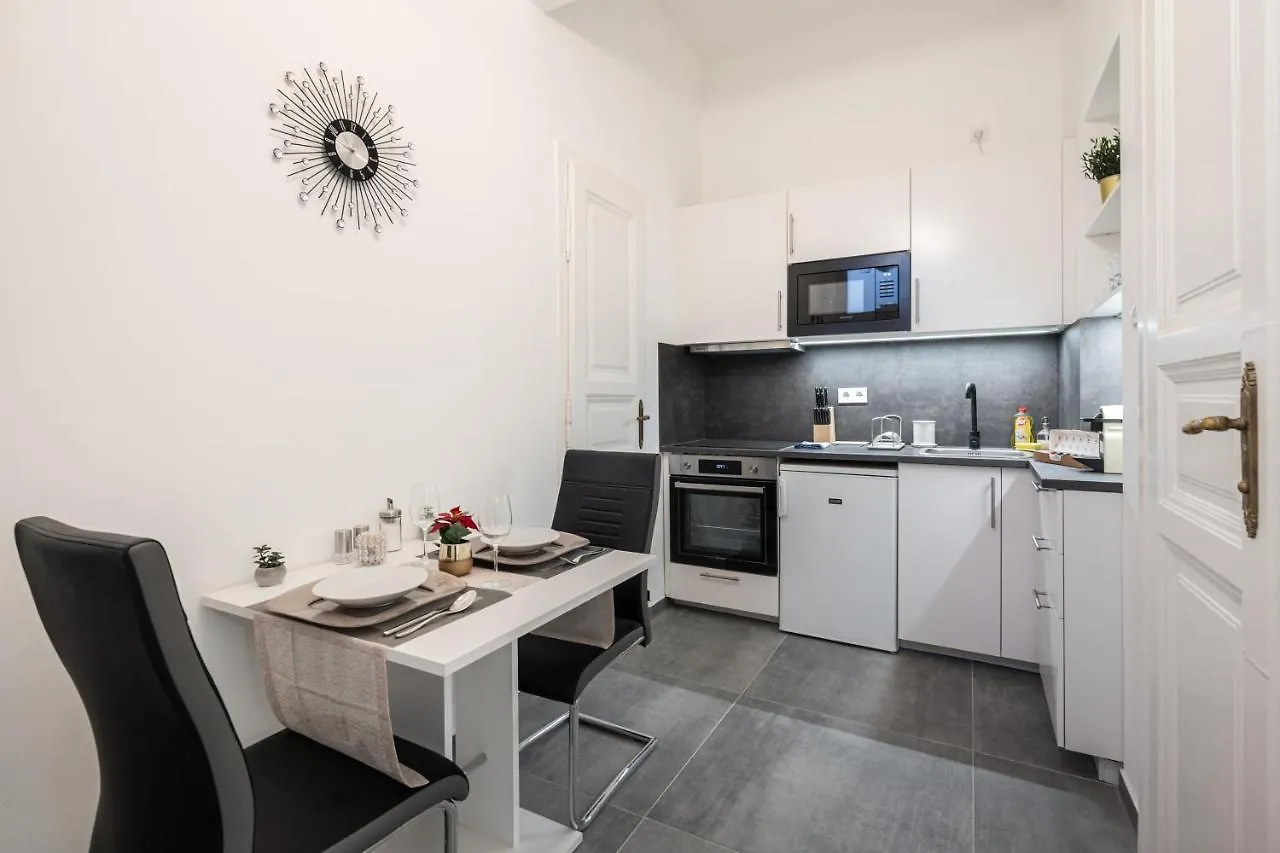 Stellar Dwell Apartment Budapest