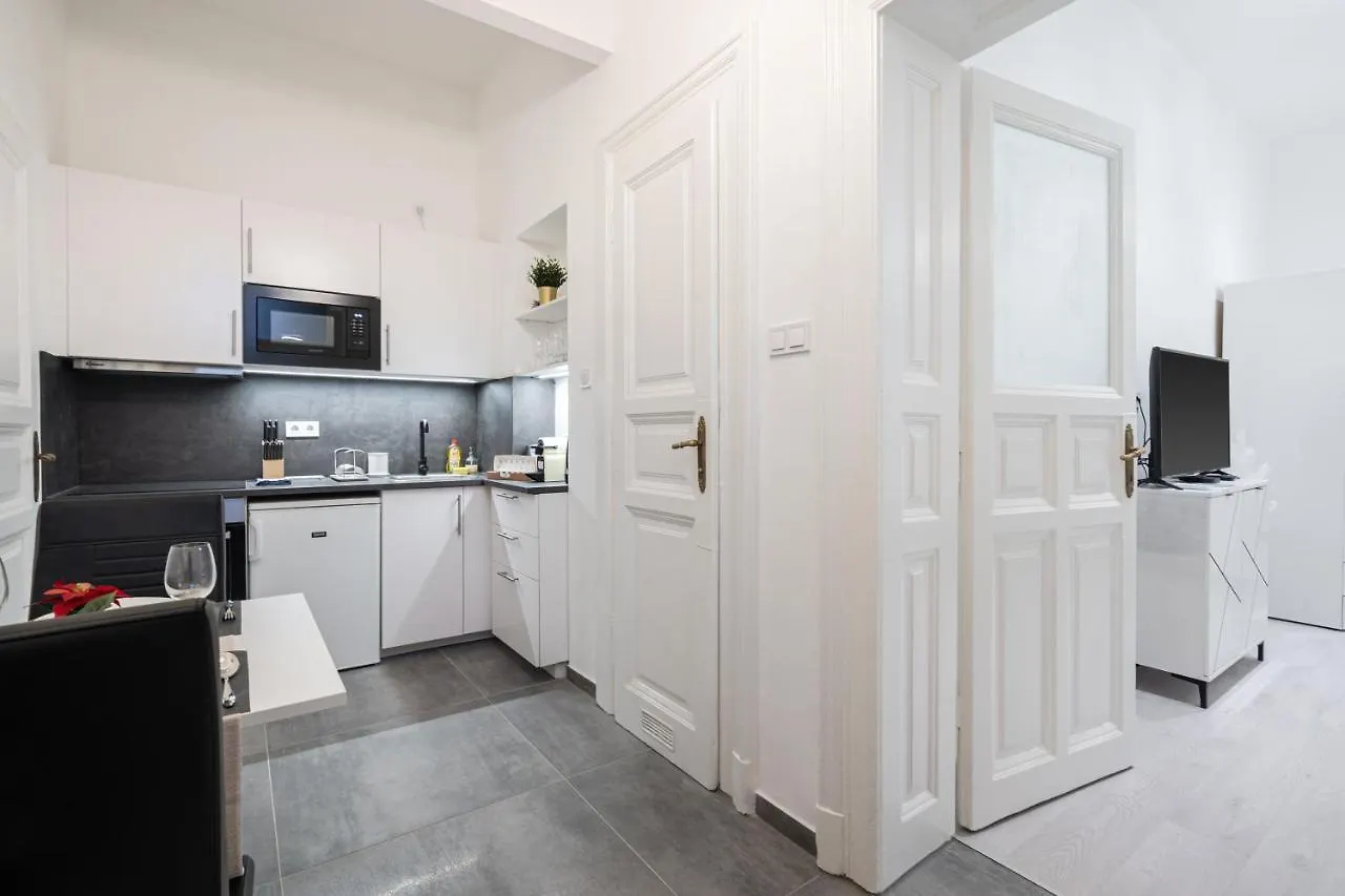 Stellar Dwell Apartment Budapest
