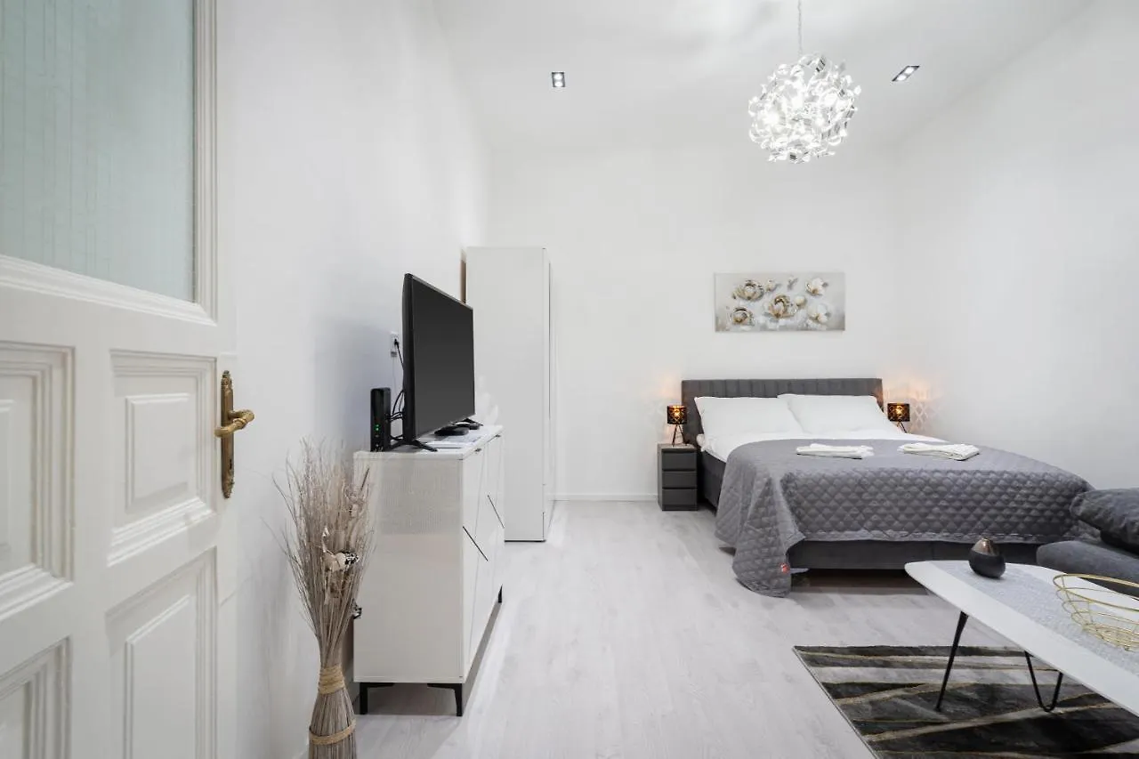 Stellar Dwell Apartment Budapest 0*,  Hungary