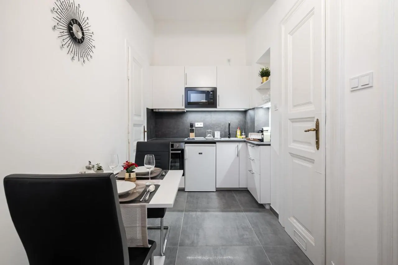 Stellar Dwell Apartment Budapest