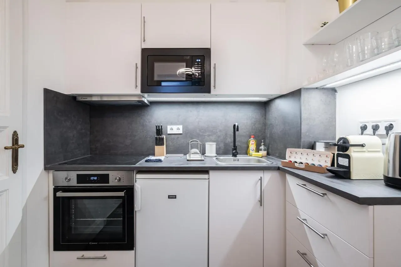 Stellar Dwell Apartment Budapest Hungary