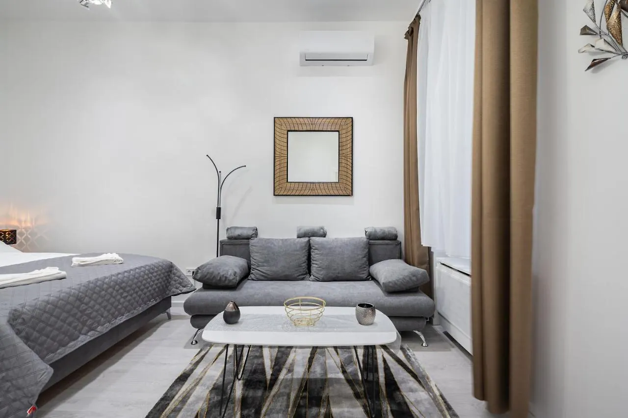 Stellar Dwell Apartment Budapest