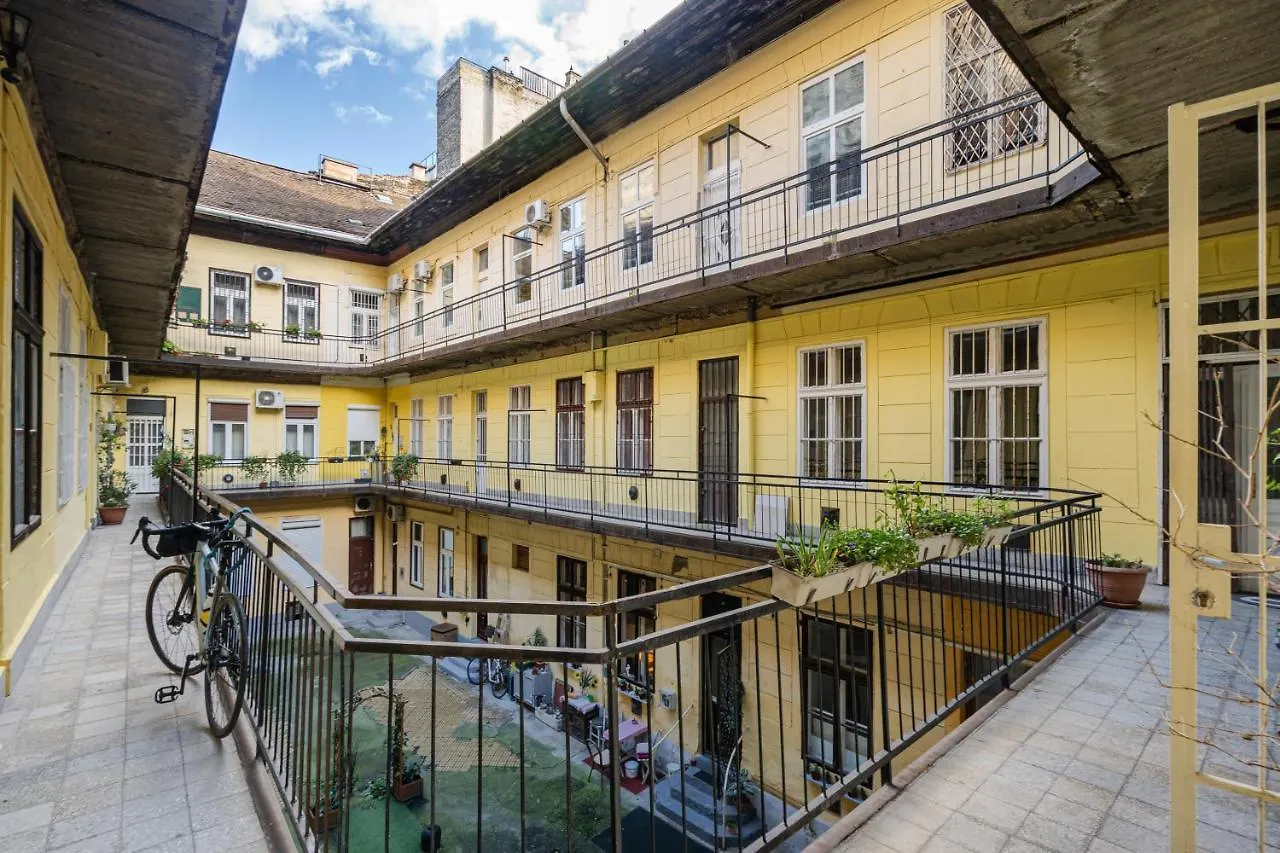 Stellar Dwell Apartment Budapest