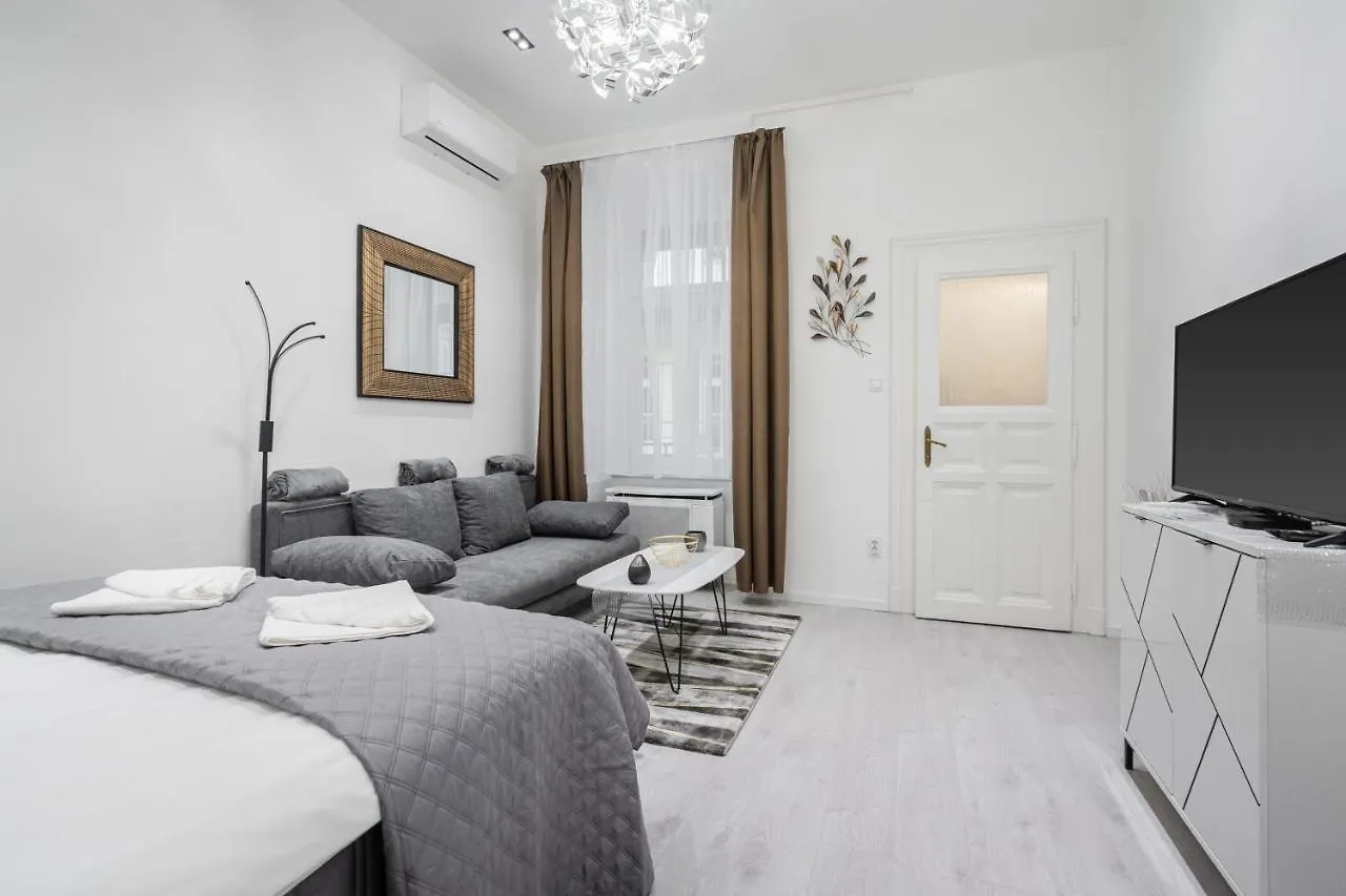 Stellar Dwell Apartment Budapest