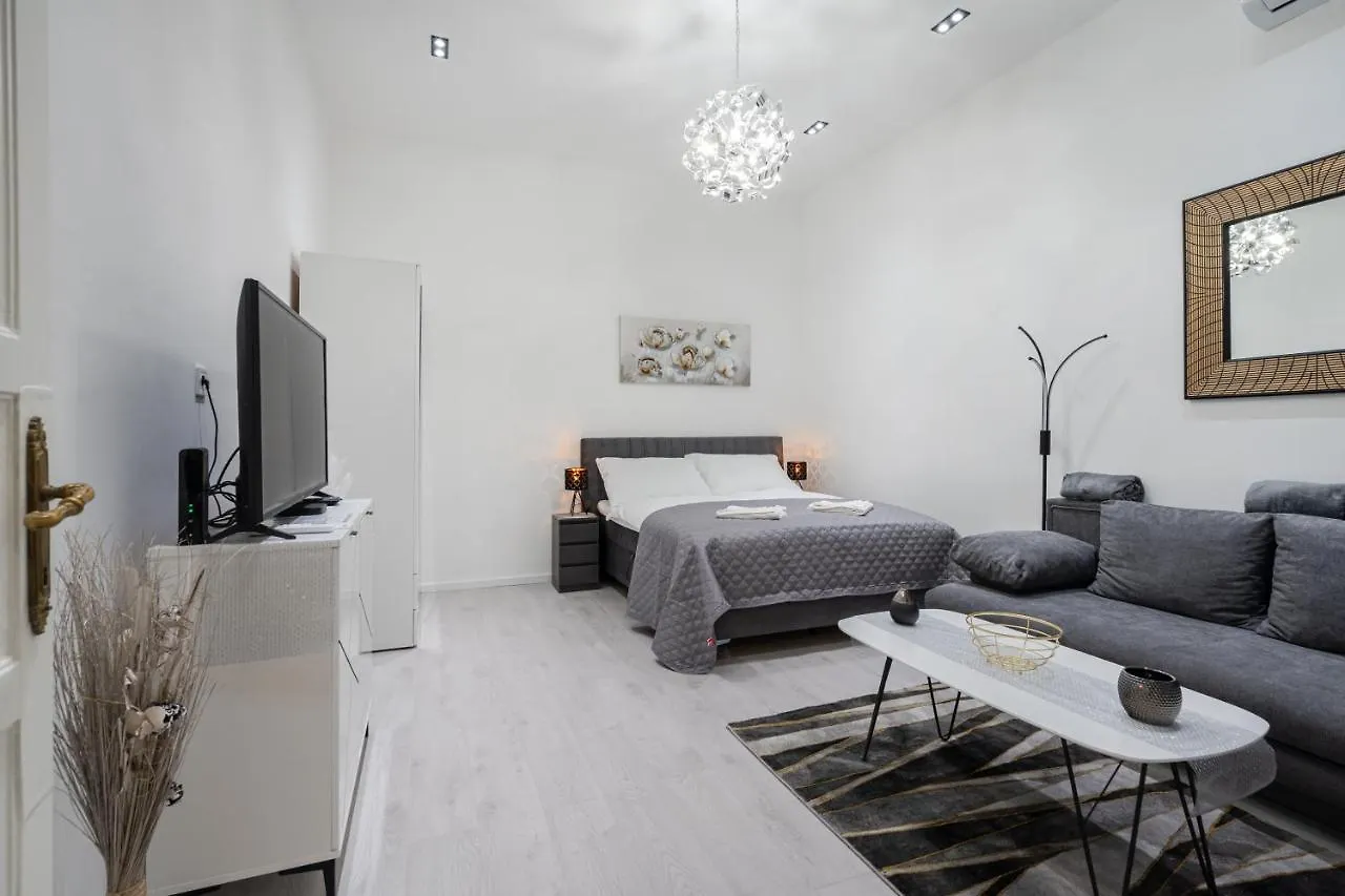Stellar Dwell Apartment Budapest 0*,